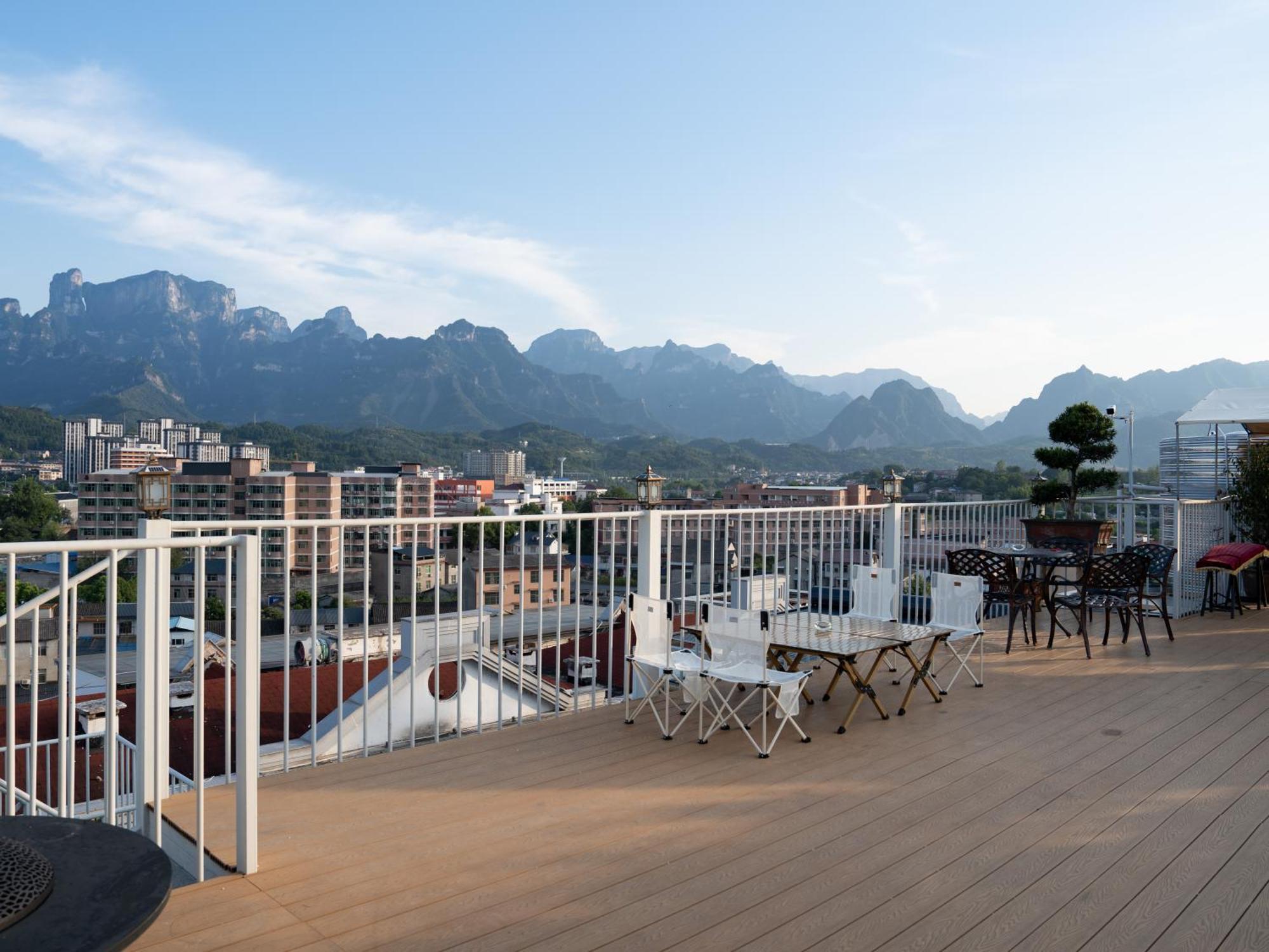 Patio Spring Holiday Inn -- Free Round Trip Pick-Up Service --Panoramic View Of Tianmen Mount Čang-ťia-ťie Exteriér fotografie
