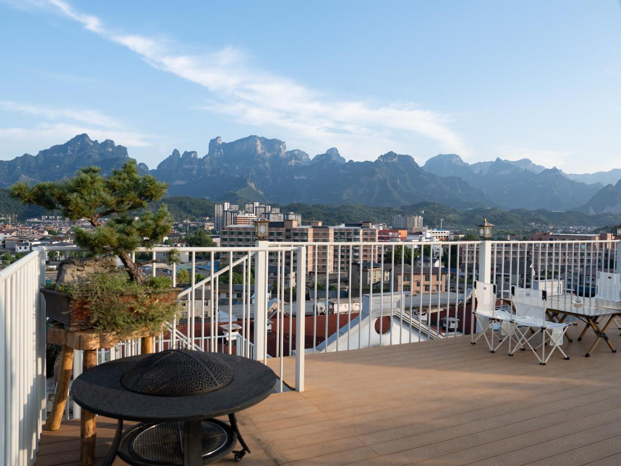 Patio Spring Holiday Inn -- Free Round Trip Pick-Up Service --Panoramic View Of Tianmen Mount Čang-ťia-ťie Exteriér fotografie